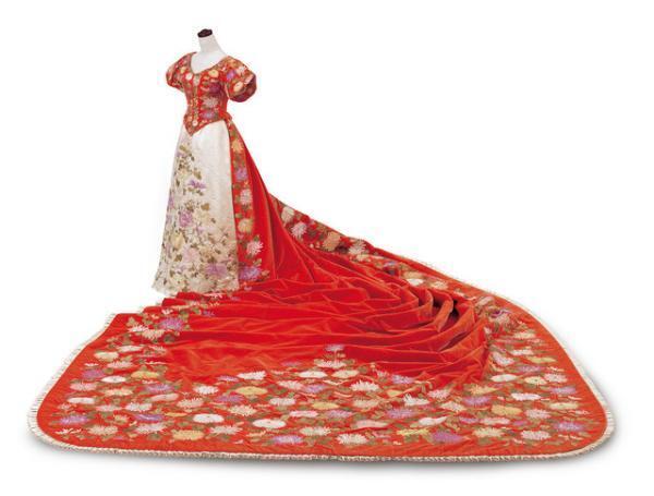 文化学園服飾博物館、明治から昭和の宮廷服展開催