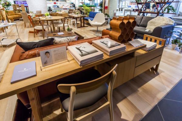 プレミアヨコハマに、nendo×大塚家具「エディションブルー」がオープン