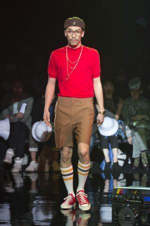 75周年のカンゴール、ランウエイとパフォーマンスで世界観表現