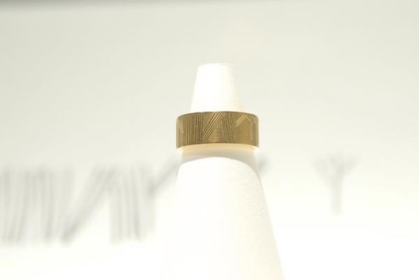 ニーシングと建築家・中山英之がコラボリング発表。岡田栄造ディレクションのインスタレーションも