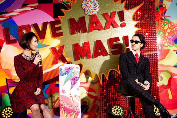 清川あさみ＆金子ノブアキ、渋谷パルコに出現した巨大なクリスマスプレゼントに点灯