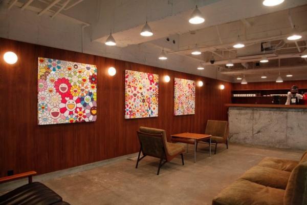 村上隆が初のカフェ「バー・ジンガロ」を中野ブロードウェイにオープン、内装はフグレン