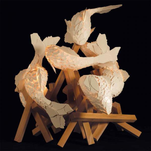 フランク・ゲーリーの魚ランプ新作、ガゴシアンギャラリーを遊泳