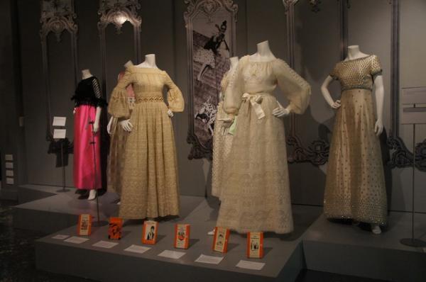 英ハイファッション50年の歴史を辿る「ベルヴィル・サスーン」展がロンドンで開催中