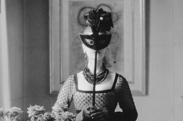 マーク・ショウが撮影したディオールオートクチュールの10年が写真集に