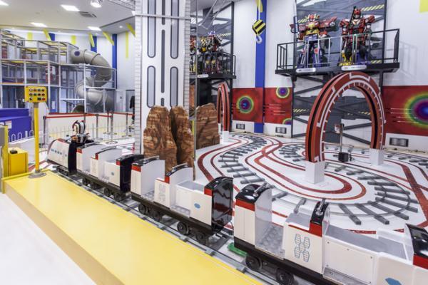 「イオンモール幕張新都心」大公開3/5。ファミリーモールは特撮から仕事体験まで家族向けテーマパーク