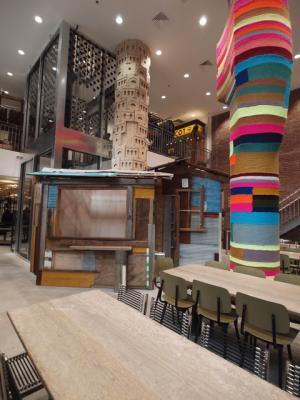 ニューヨークにドーバーストリートマーケット上陸。アートタワー3本がカオス均衡