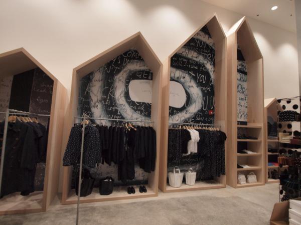 ニューヨークにドーバーストリートマーケット上陸。アートタワー3本がカオス均衡