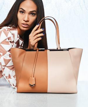 フェンディ14SSキャンペーンは「水の壁」。カール・ラガーフェルド撮影