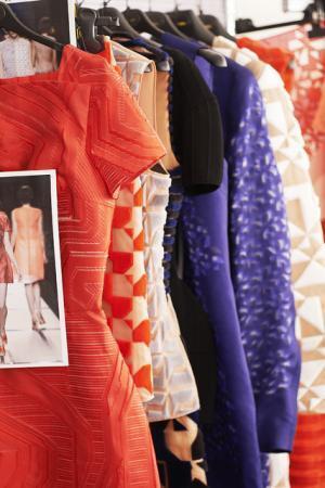 フェンディ14SSキャンペーンは「水の壁」。カール・ラガーフェルド撮影