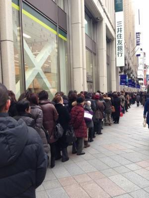 新宿伊勢丹に6,000人超の行列、三越伊勢丹冬セールは好調な滑り出し