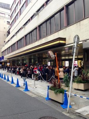 新宿伊勢丹に6,000人超の行列、三越伊勢丹冬セールは好調な滑り出し