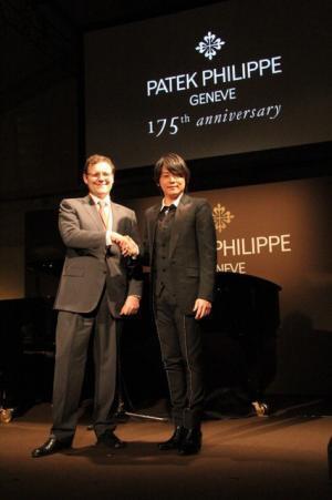 パテックフィリップの時計展スタート。オープニングで河村隆一が特別曲を披露