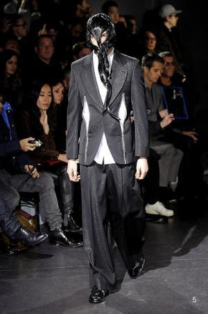 穴で作る聖なるジャケット。コムデギャルソン・オムプリュス【14-15AWメンズ】