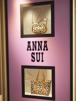 三越伊勢丹、アナスイ新作をフィーチャー。蜷川実花コラボアイテム初披露