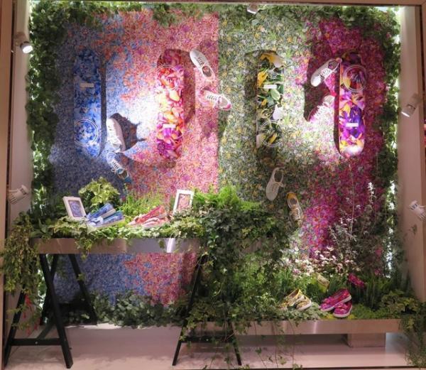 テレム×プランティカのフラワー柄スニーカー「ペタル」発売