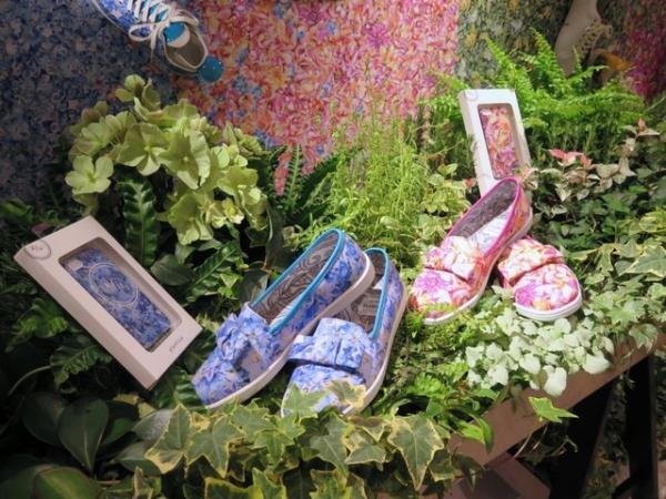 テレム×プランティカのフラワー柄スニーカー「ペタル」発売