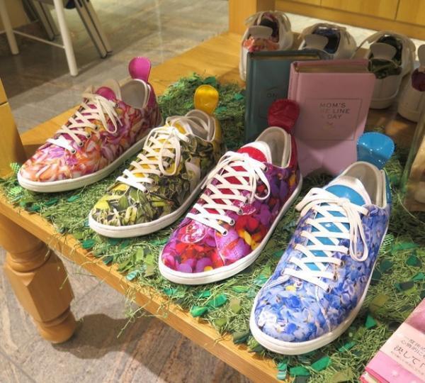 テレム×プランティカのフラワー柄スニーカー「ペタル」発売