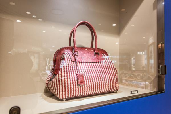 フェンディ、アイコンバッグ「セレリア」の20周年記念イベントスタート