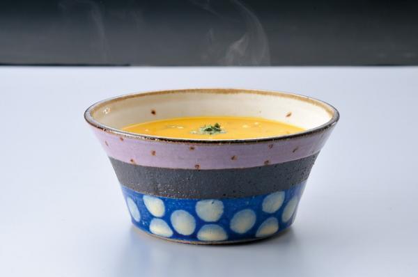 人気料理家と陶芸家がコラボ。日本橋三越で「王様の朝食」イベント開催