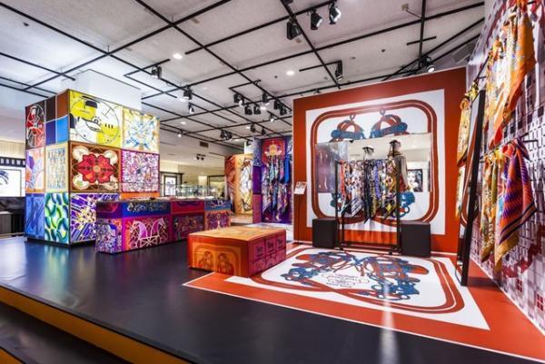 エルメス、新宿伊勢丹で「カレ」の舞踏会開催