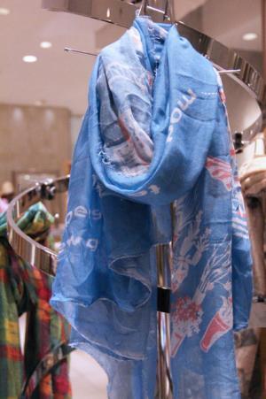 三越伊勢丹、新宿の街並みを描いたオリジナルテキスタイルを発表。ファリエロサルティとのコラボも