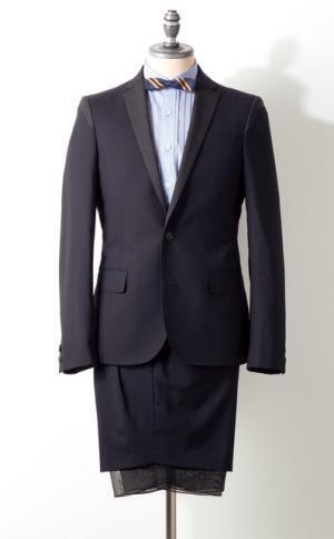 スーツ＝ビジネスの概念を裏切る、ビーチパーティをイメージしたハーフ丈パンツスーツ