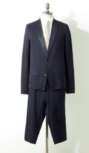 スーツ＝ビジネスの概念を裏切る、ビーチパーティをイメージしたハーフ丈パンツスーツ