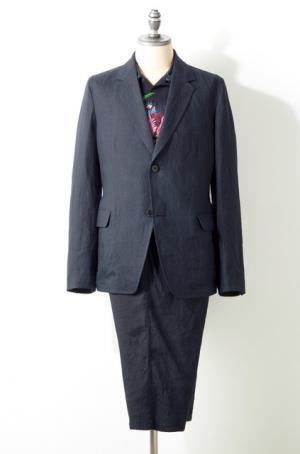 スーツ＝ビジネスの概念を裏切る、ビーチパーティをイメージしたハーフ丈パンツスーツ