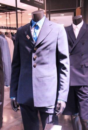 スーツ＝ビジネスの概念を裏切る、ビーチパーティをイメージしたハーフ丈パンツスーツ