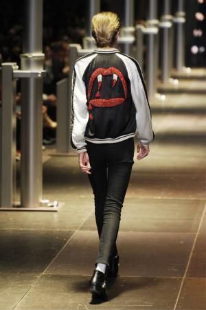 サンローランからアーティストのルーク・トーマスとゼーン・レイノルズとのコラボTシャツ登場