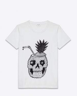 サンローランからアーティストのルーク・トーマスとゼーン・レイノルズとのコラボTシャツ登場