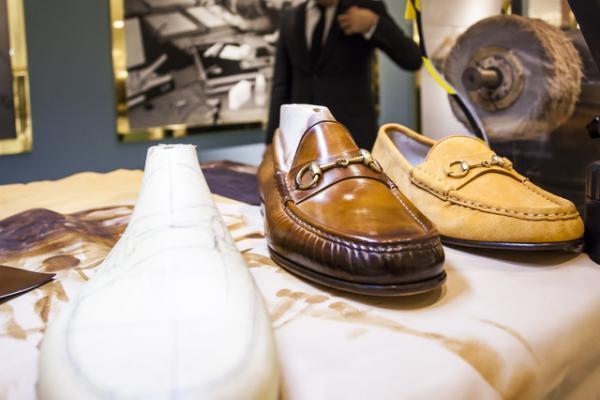 グッチ、日本上陸50周年で伊勢丹ジャック。フィレンツェの職人が熟練の技見せる