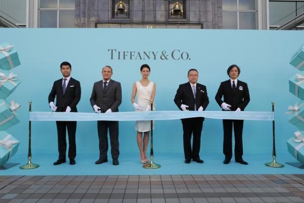 ティファニー神戸そごう店オープンを相武紗季もお祝い「早くブライダルサロンに来たい」