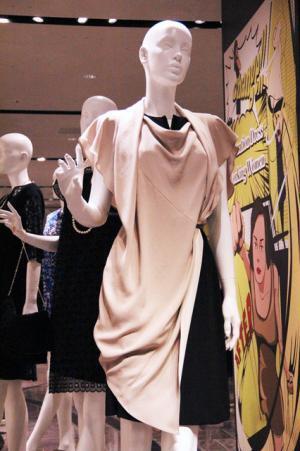 伊勢丹、ドレスの最強コーディネート提案。賀来千香子、高橋みどり登場