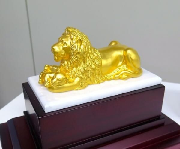 K24（純金）ライオン親子（180万円）