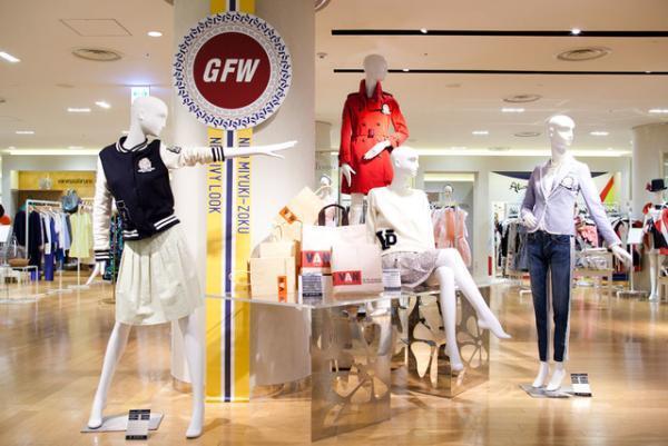 銀座三越、60年代のアイビールックとみゆき族を現代風にアレンジ