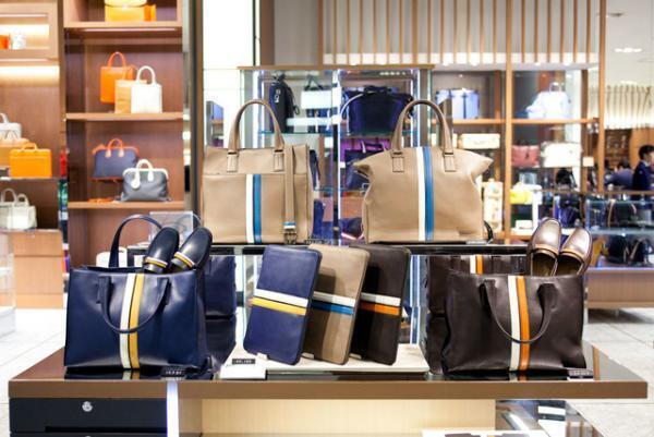 トッズ、伊勢丹メンズでも人気のダブルストライプバッグに新作登場