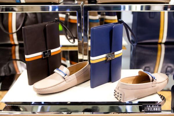 トッズ、伊勢丹メンズでも人気のダブルストライプバッグに新作登場