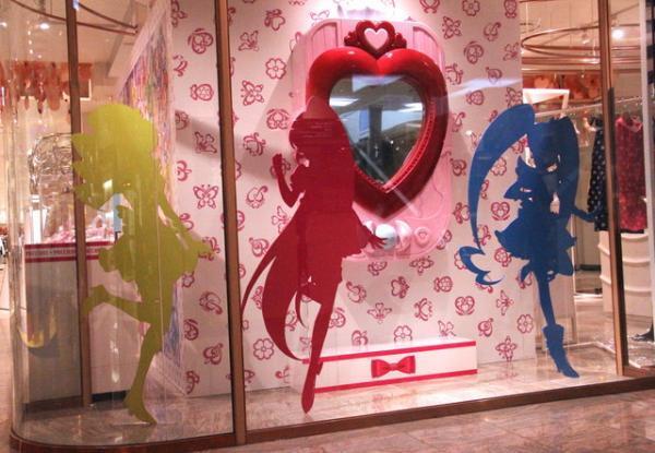 新宿伊勢丹でプリキュアに変身！オリジナルアイテム、歴代変身グッズも