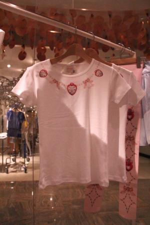 新宿伊勢丹でプリキュアに変身！オリジナルアイテム、歴代変身グッズも