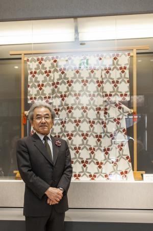 三越、新ショッパーをはしご乗りでお披露目