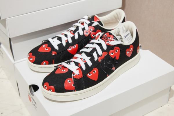 プレイ・コムデギャルソン、新宿伊勢丹で新作披露。限定アイテム盛りだくさん