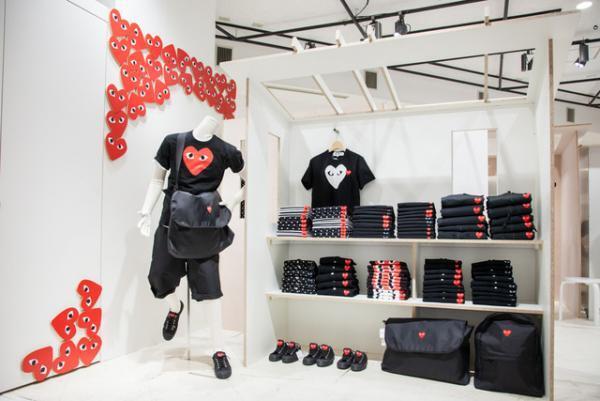 プレイ・コムデギャルソン、新宿伊勢丹で新作披露。限定アイテム盛りだくさん