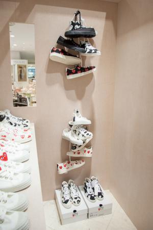 プレイ・コムデギャルソン、新宿伊勢丹で新作披露。限定アイテム盛りだくさん