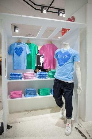 プレイ・コムデギャルソン、新宿伊勢丹で新作披露。限定アイテム盛りだくさん