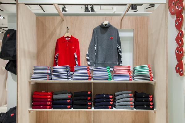 プレイ・コムデギャルソン、新宿伊勢丹で新作披露。限定アイテム盛りだくさん