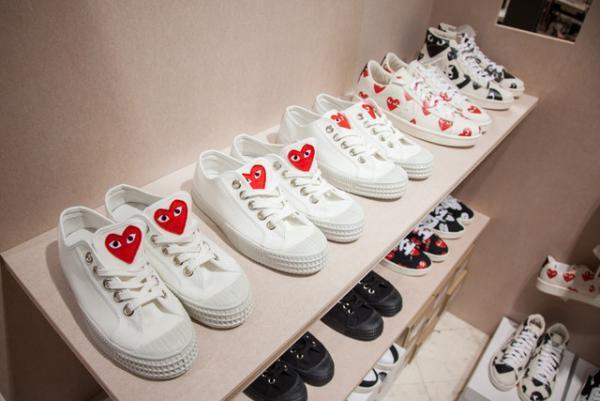 プレイ・コムデギャルソン、新宿伊勢丹で新作披露。限定アイテム盛りだくさん