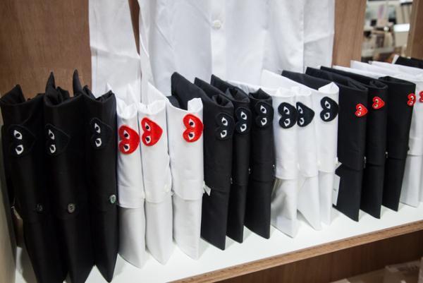 プレイ・コムデギャルソン、新宿伊勢丹で新作披露。限定アイテム盛りだくさん