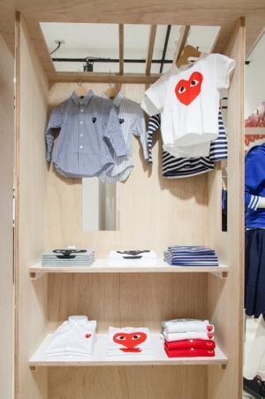 プレイ・コムデギャルソン、新宿伊勢丹で新作披露。限定アイテム盛りだくさん